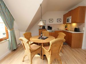 23957704-Ferienwohnung-6-Wustrow (Ostseebad)-300x225-1