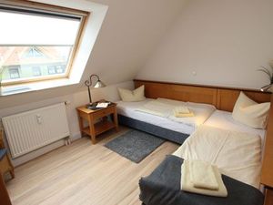 23957704-Ferienwohnung-6-Wustrow (Ostseebad)-300x225-3