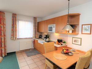 23957731-Ferienwohnung-4-Wustrow (Ostseebad)-300x225-1