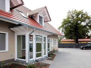 23879024-Ferienwohnung-4-Wustrow (Ostseebad)-300x225-1