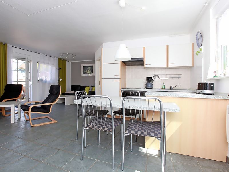 23879042-Ferienwohnung-4-Wustrow (Ostseebad)-800x600-2