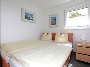 23879042-Ferienwohnung-4-Wustrow (Ostseebad)-300x225-3