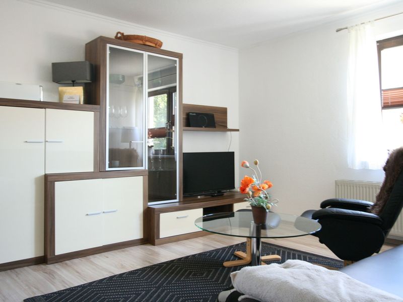 23879044-Ferienwohnung-2-Wustrow (Ostseebad)-800x600-1