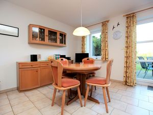 23879057-Ferienwohnung-2-Wustrow (Ostseebad)-300x225-2