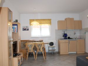 23879086-Ferienwohnung-4-Wustrow (Ostseebad)-300x225-1