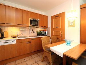 23964205-Ferienwohnung-4-Wustrow (Ostseebad)-300x225-2