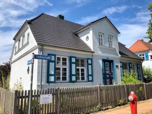 18354530-Ferienwohnung-4-Wustrow (Ostseebad)-300x225-0