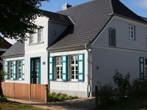 18354530-Ferienwohnung-4-Wustrow (Ostseebad)-300x225-2