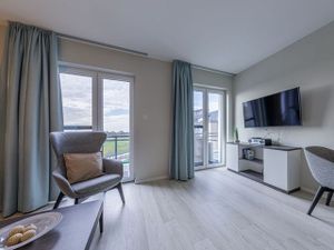 22247441-Ferienwohnung-4-Wustrow (Ostseebad)-300x225-2