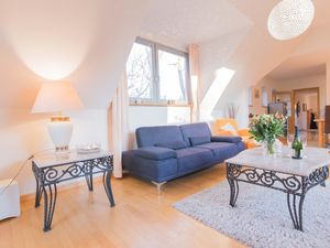 24038945-Ferienwohnung-6-Wustrow (Ostseebad)-300x225-5