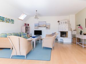 24038947-Ferienwohnung-6-Wustrow (Ostseebad)-300x225-2