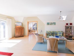 24038947-Ferienwohnung-6-Wustrow (Ostseebad)-300x225-4