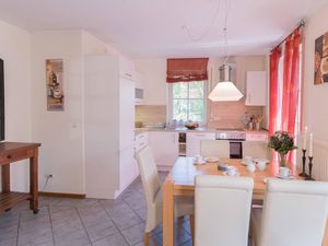 24038948-Ferienwohnung-4-Wustrow (Ostseebad)-300x225-4