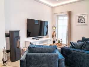 24039037-Ferienwohnung-4-Wustrow (Ostseebad)-300x225-1