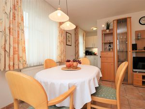 23885365-Ferienwohnung-3-Wustrow (Ostseebad)-300x225-1