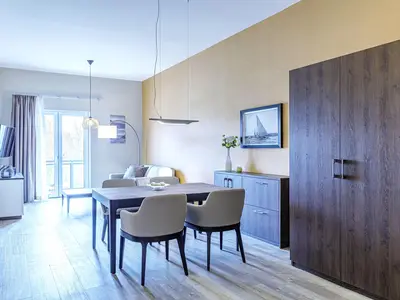 Ferienwohnung Magelan Suite Ostseebad Wustrow ZweiWasser Alte Seefahrtschule Essbereich