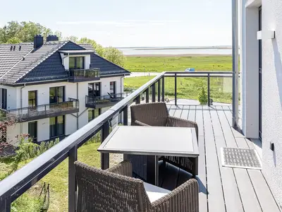 Ferienwohnung Vitus Bering Suite Ostseebad Wustrow ZweiWasser Alte Seefahrtschule Sonnenbalkon