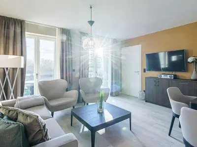 Ferienwohnung Boddendomizil Ostseebad Wustrow ZweiWasser Alte Seefahrtschule Lichtdurchflutetes Wohnzimmer