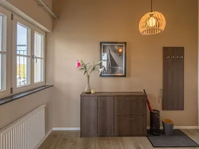 Ferienwohnung Mehr Meerblick Eingangsbereich mit Gaderobe und Schuhschrank