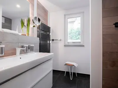 Ferienwohnung Seeluft Wustrow modernes Bad mit Dusche