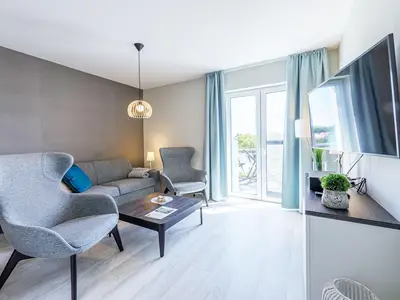 Ferienwohnung Boddenperle Ostseebad Wustrow ZweiWasser Alte Seefahrtschule Lichtdurchflutetes Wohnzimmer