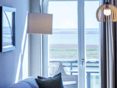 Ferienwohnung Ostseequartier Ostseebad Wustrow Wohnzimmer mit Balkon