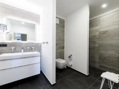 Ferienwohnung Magelan Suite Ostseebad Wustrow ZweiWasser Alte Seefahrtschule Bad