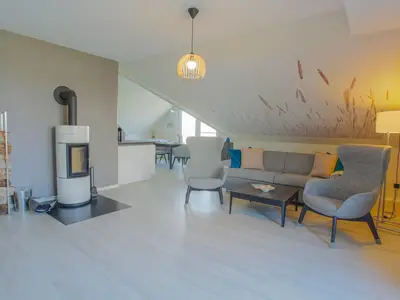 Ferienwohnung Meerblick Ostseebad Wustrow ZweiWasser Alte Seefahrtschule Wohnbereich mit Kamin
