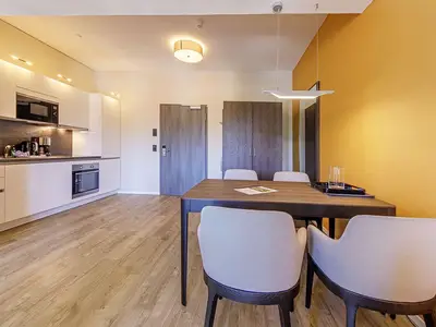 Ferienwohnung Kaptain´s Huus Ostseebad Wustrow ZweiWasser Alte Seefahrtschule Küche uns Essbereich
