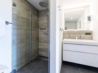 Ferienwohnung Sommerbrise Ostseebad Wustrow ZweiWasser Alte Seefahrtschule Badezimmer