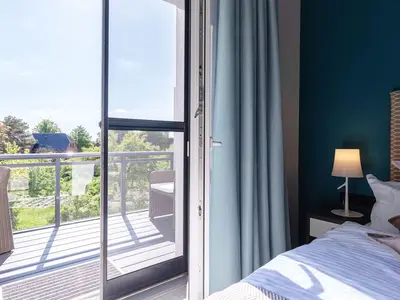 Ferienwohnung Marco Polo Ostseebad Wustrow ZweiWasser Alte Seefahrtschule Schlafzimmer mit Balkonzugang