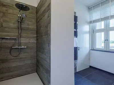 Ferienwohnung Panorama-Utkiek Seefahrtschule Wustrow Bad mit ebenerdiger Dusche
