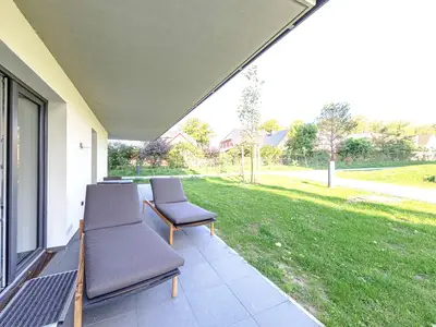 Ferienwohnung Große Strandburg Ostseebad Wustrow ZweiWasser Alte Seefahrtschule Terrasse mit Sonnenliegen