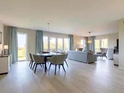 Ferienwohnung Strandlaeufer Ostseebad Wustrow ZweiWasser Alte Seefahrtschule Helles Wohnzimmer