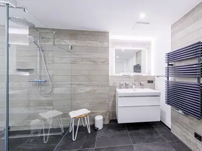 Ferienwohnung Strandlaeufer Ostseebad Wustrow ZweiWasser Alte Seefahrtschule Badezimmer