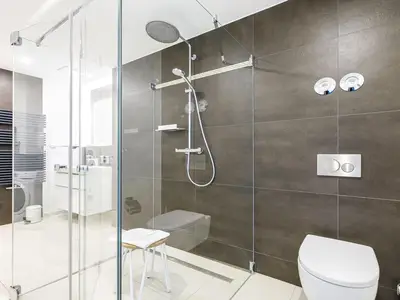 Ferienwohnung Strandleben Ostseebad Wustrow ZweiWasser Alte Seefahrtschule Bad mit Glasdusche