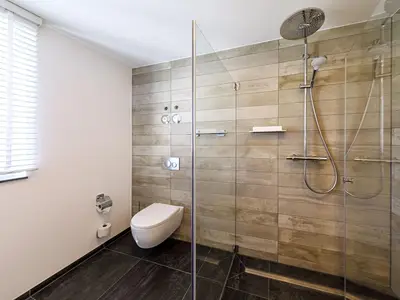 Ferienwohnung Große Strandperle Ostseebad Wustrow ZweiWasser Alte Seefahrtschule Badezimmer