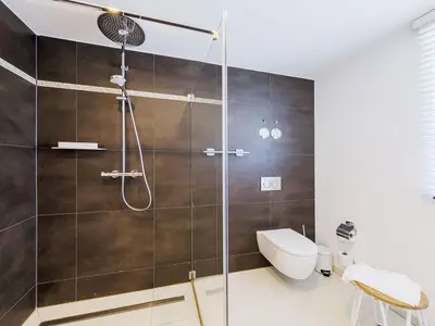 Ferienwohnung Große Strandoase Ostseebad Wustrow ZweiWasser Alte Seefahrtschule Bad mit Glasdusche