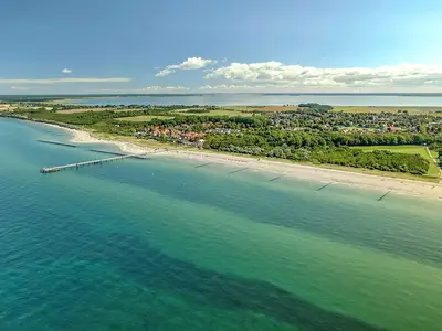 Ferienwohnung Strandnixe Ostseebad Wustrow ZweiWasser Alte Seefahrtschule Drohnenaufnahme vom Meer
