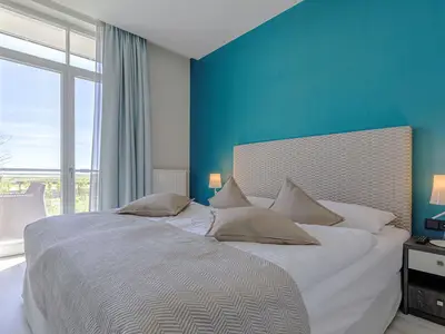 Ferienwohnung Strandlilie Ostseebad Wustrow - Schlafzimmer mit Blick Richtung Bodden