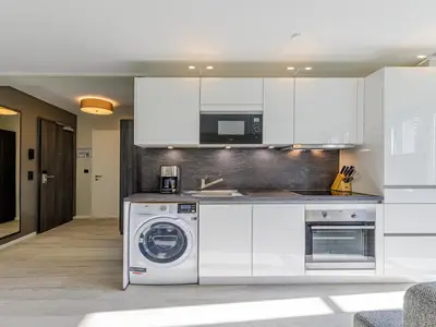 Ferienwohnung Lüttkoje Ostseebad Wustrow – moderne, voll ausgestattete Küchenzeile mit hochwertigen Elektrogeräten