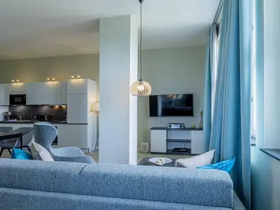 Ferienwohnung Panorama-Utkiek in Wustrow – Heller Wohnbereich mit offener Küche