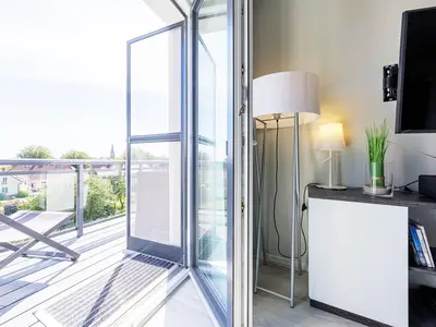Ferienwohnung Boddenperle Ostseebad Wustrow - Wohnzimmer Balkonzugang