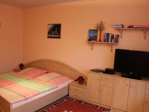 22368015-Ferienwohnung-2-Wustrow (Strelitz)-300x225-1