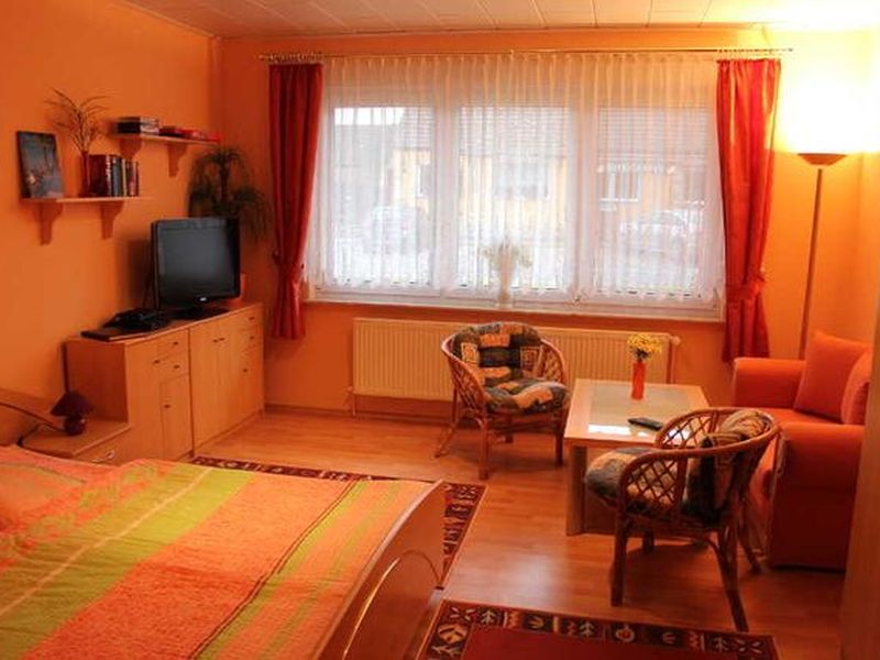 22368015-Ferienwohnung-2-Wustrow (Strelitz)-800x600-2