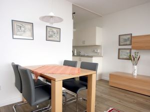 23966848-Ferienwohnung-2-Wyk auf Föhr-300x225-5