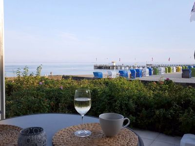 Terrasse mit Blick zum Meer