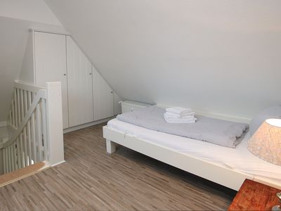 Schlafzimmer mit Kleiderschrank