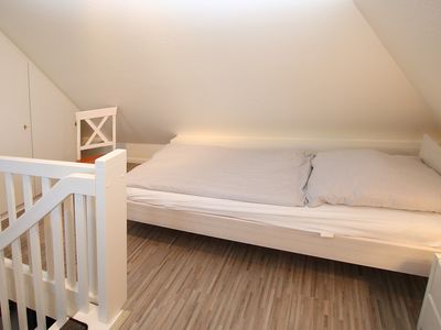 Schlafzimmer mit Kleiderschrank