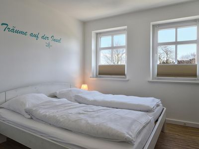 Dieses Schlafzimmer grenzt an das Bad en Suite. Hier finden Sie ebenfalls einen Einbauschrank vor.